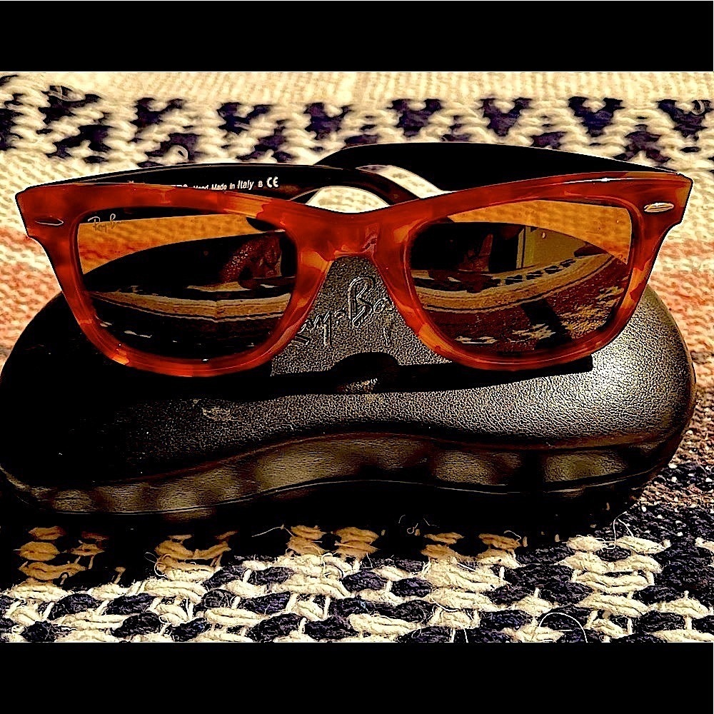 Ray band Sunglasses *ICONIC*